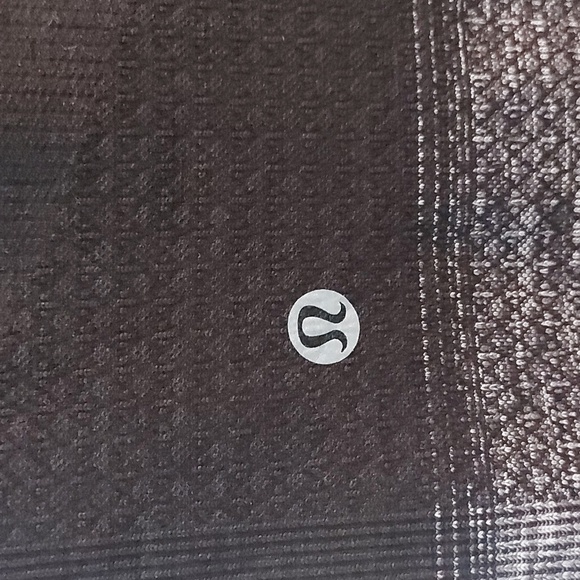 Lululemon Seamlessly Street Crop Heathered Black and Gray Size 6 - Picture 5 of 7